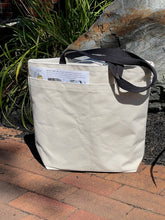 Load image into Gallery viewer, 1 Tote Bag 2025 ZipperTop Med Groc, 1.5" BlackHandles, two Outside Pockets, Inside hanging pocket PS