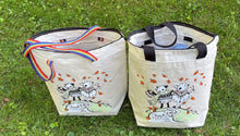 Load image into Gallery viewer, 1 Tote Bag 2026 ZipperTop, Natural, 1.5” BlackHandles, 2 Outside Pockets, Inside hanging pocket
